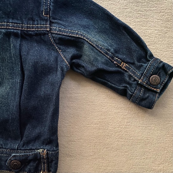 Genuine Baby from OSHKOSH Denim Jean Jacket With Detachable Hood Like New 9Mo - Picture 11 of 11
